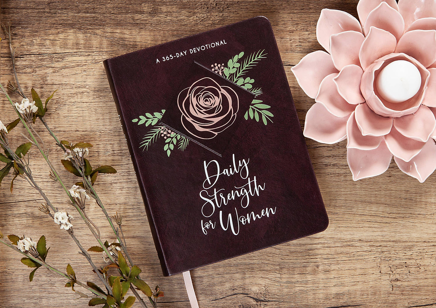 Daily Strength for Women (Daily Devotional)